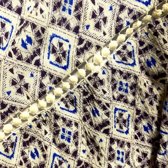 Skies Are Blue boho cold shoulder adjustable strap top with lace lining - Picture 7 of 7